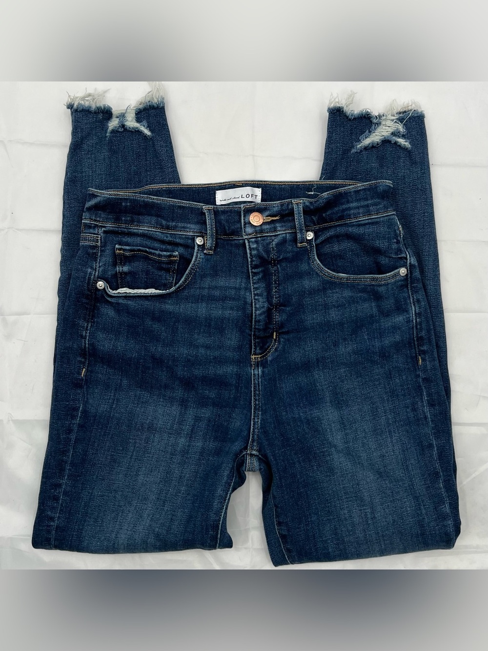 J039 Ann Taylor LOFT Dark Wash Distressed Hem Women’s Jeans The Skinny